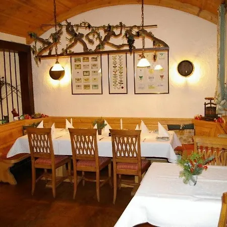 Alter Posthof 3*