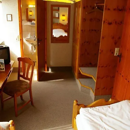 Alter Posthof 3*